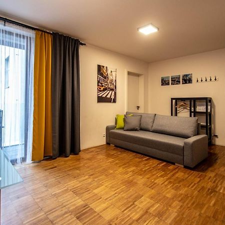 Modern Apartment With Balcony And Garage Prag Exterior foto