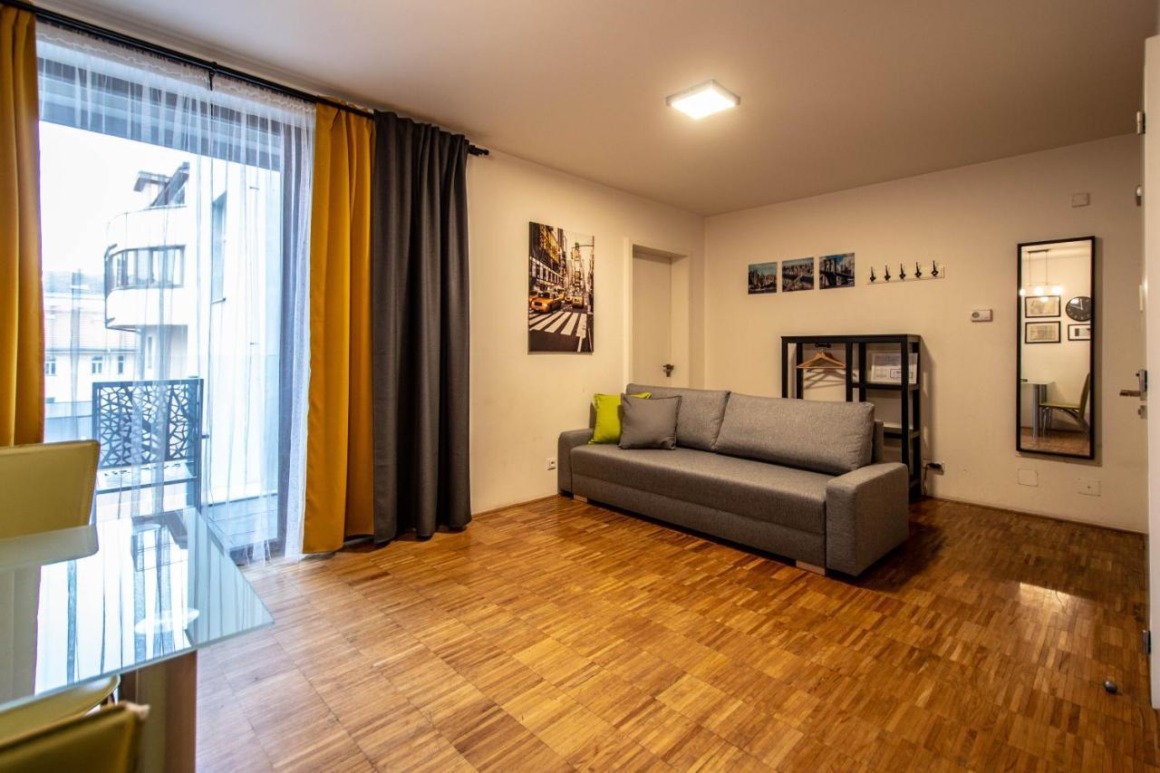 Modern Apartment With Balcony And Garage Prag Exterior foto