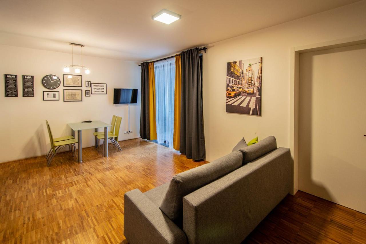 Modern Apartment With Balcony And Garage Prag Exterior foto