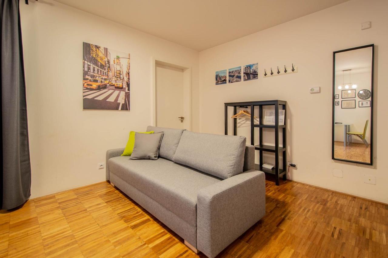Modern Apartment With Balcony And Garage Prag Exterior foto