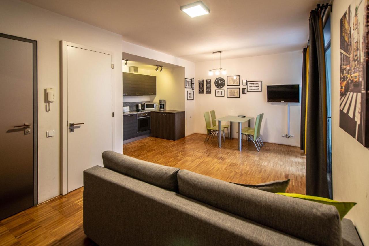 Modern Apartment With Balcony And Garage Prag Exterior foto